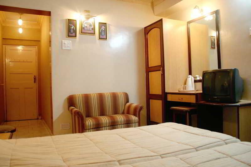 Hotel Manama Mumbai  Buitenkant foto