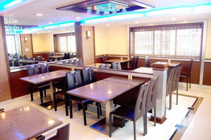 Hotel Manama Mumbai  Buitenkant foto