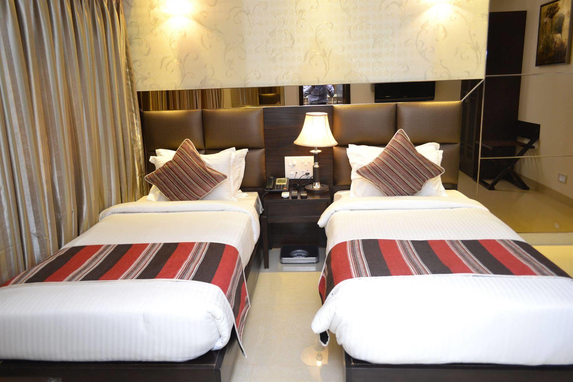 Hotel Manama Mumbai  Buitenkant foto