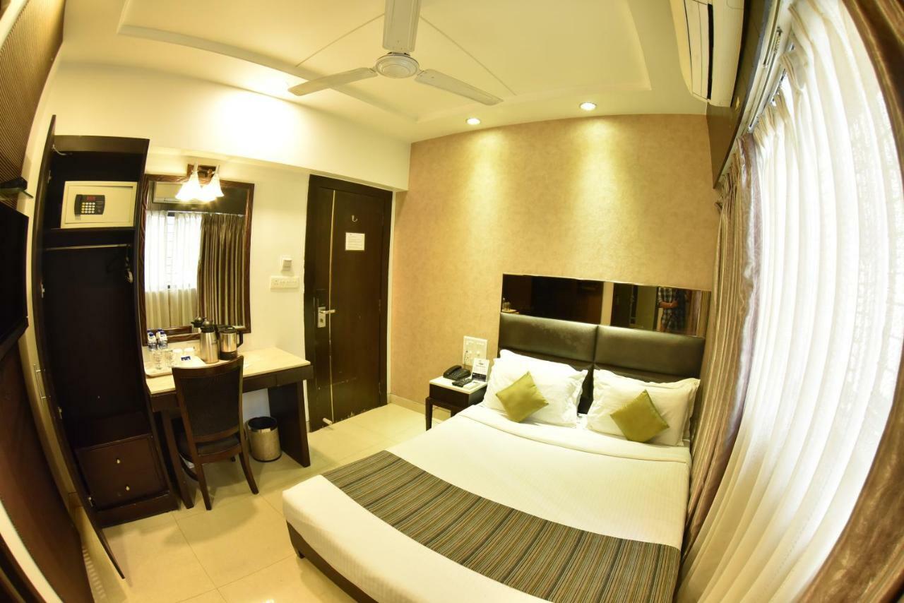 Hotel Manama Mumbai  Buitenkant foto