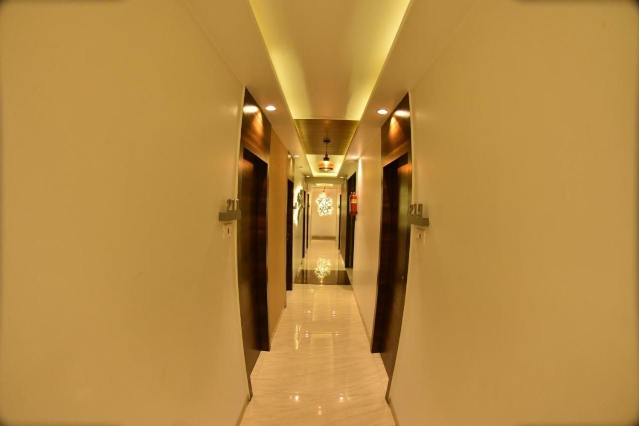Hotel Manama Mumbai  Buitenkant foto