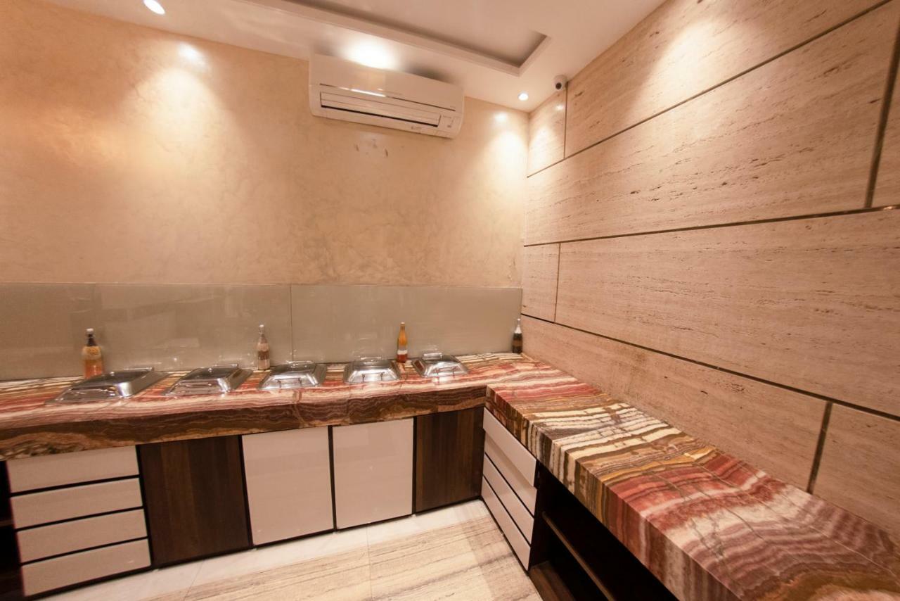 Hotel Manama Mumbai  Buitenkant foto