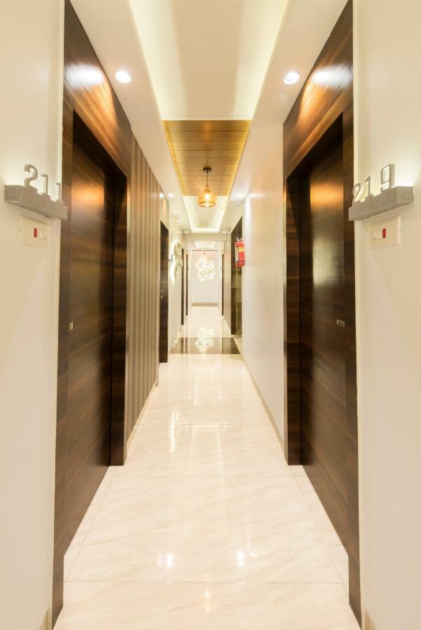 Hotel Manama Mumbai  Buitenkant foto