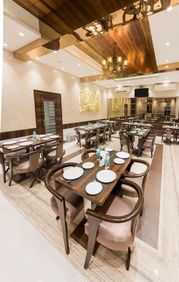 Hotel Manama Mumbai  Buitenkant foto