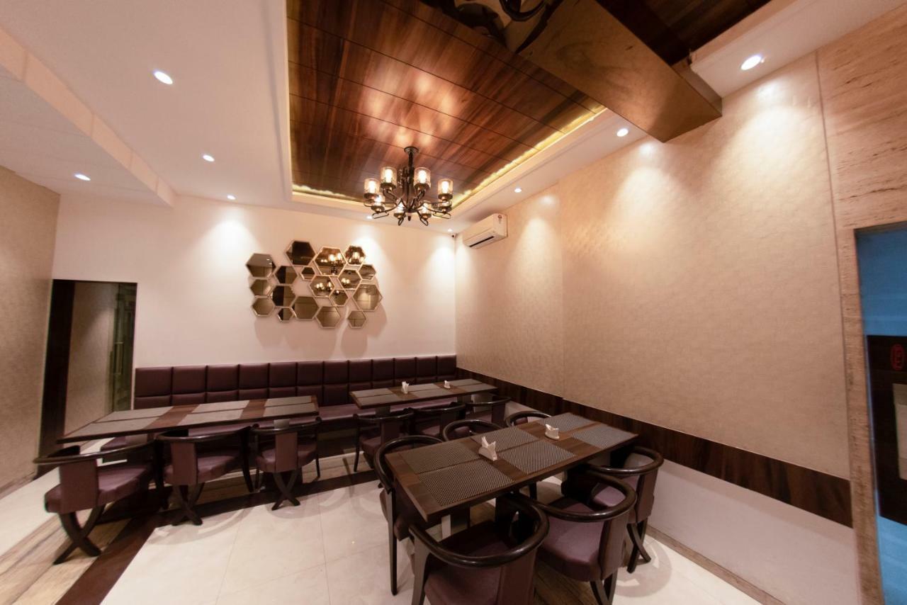 Hotel Manama Mumbai  Buitenkant foto