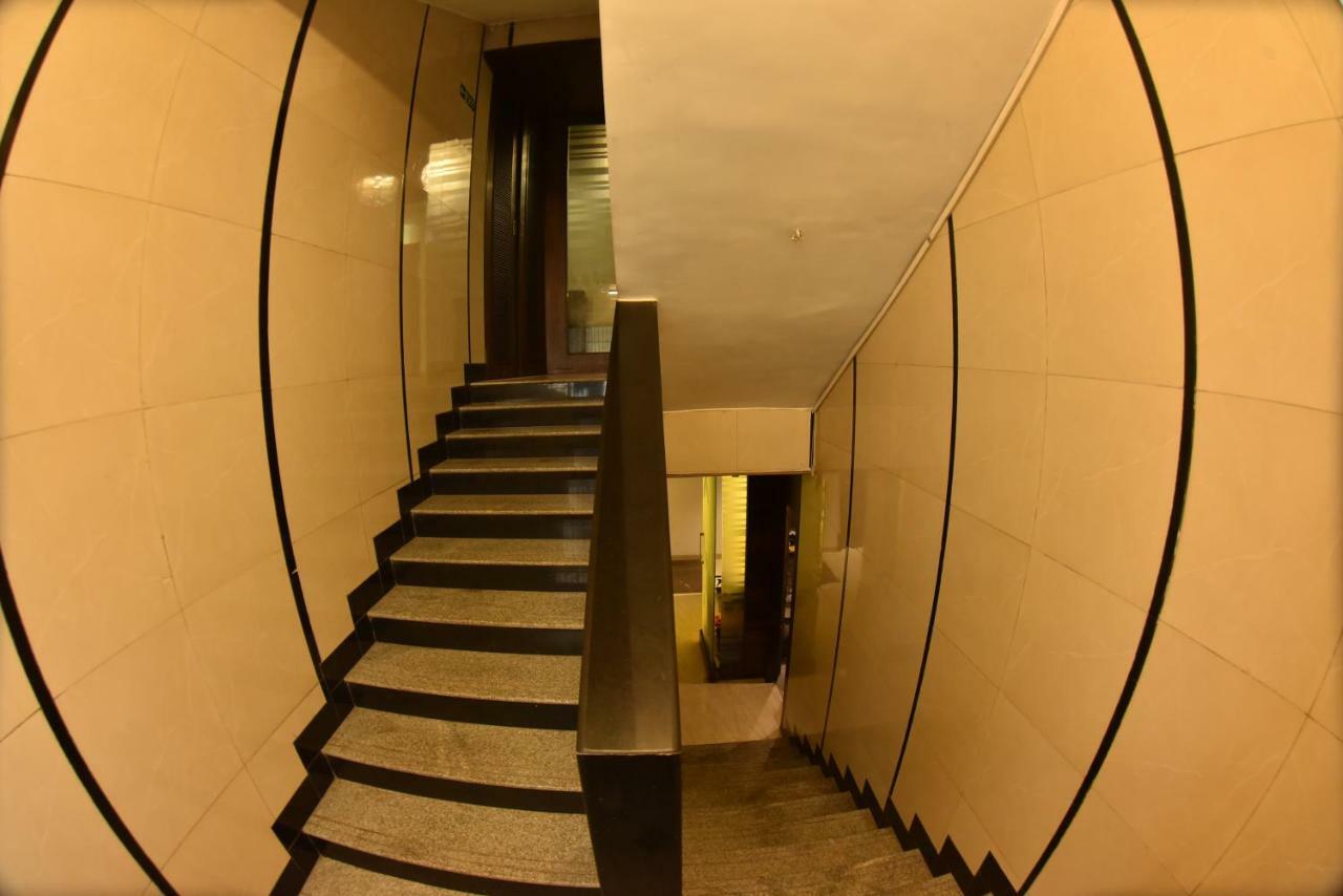 Hotel Manama Mumbai  Buitenkant foto