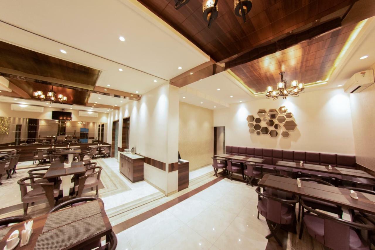 Hotel Manama Mumbai  Buitenkant foto
