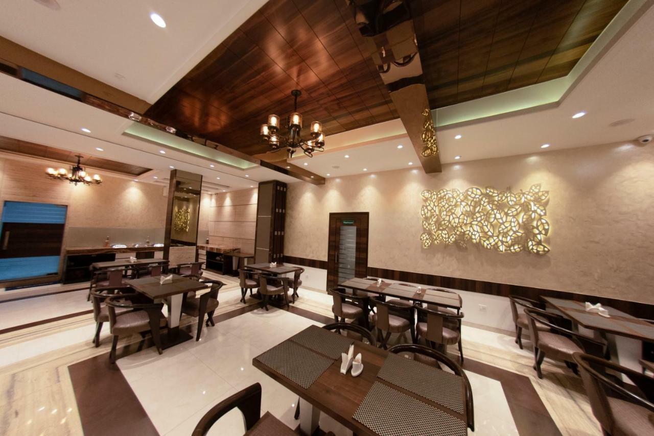 Hotel Manama Mumbai  Buitenkant foto