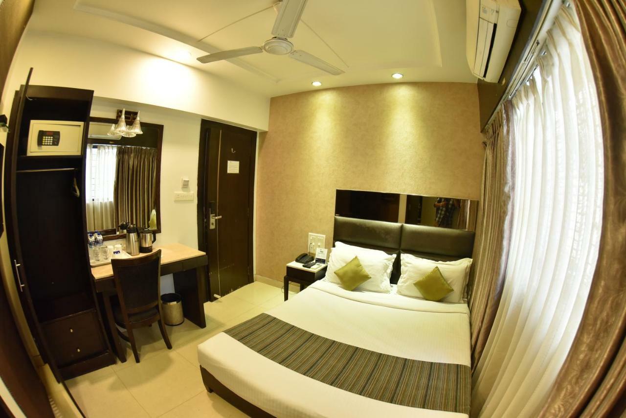 Hotel Manama Mumbai  Buitenkant foto