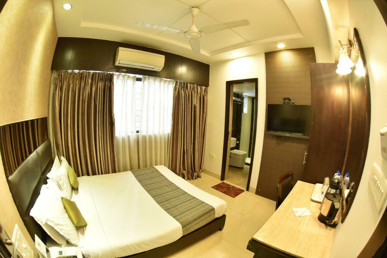 Hotel Manama Mumbai  Buitenkant foto