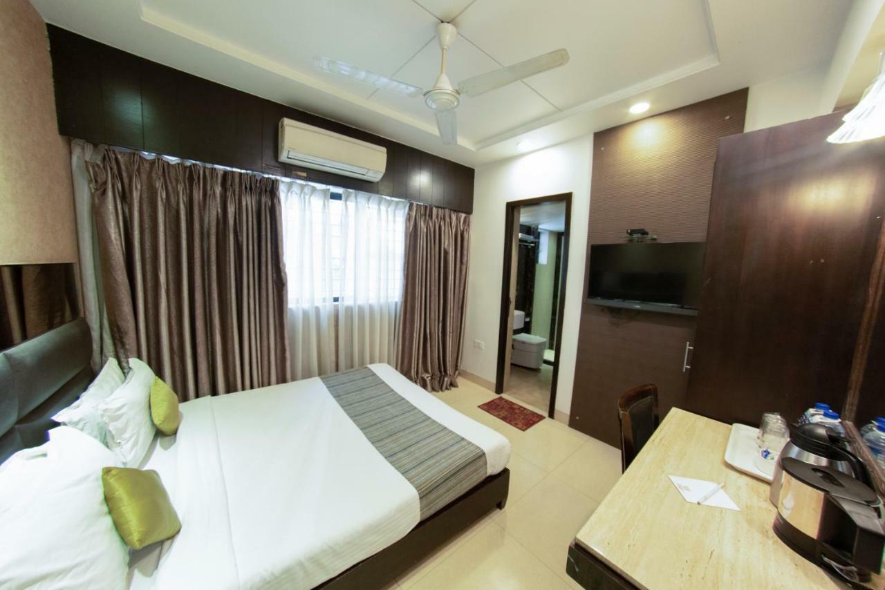 Hotel Manama Mumbai  Buitenkant foto