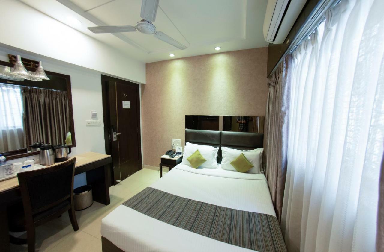 Hotel Manama Mumbai  Buitenkant foto