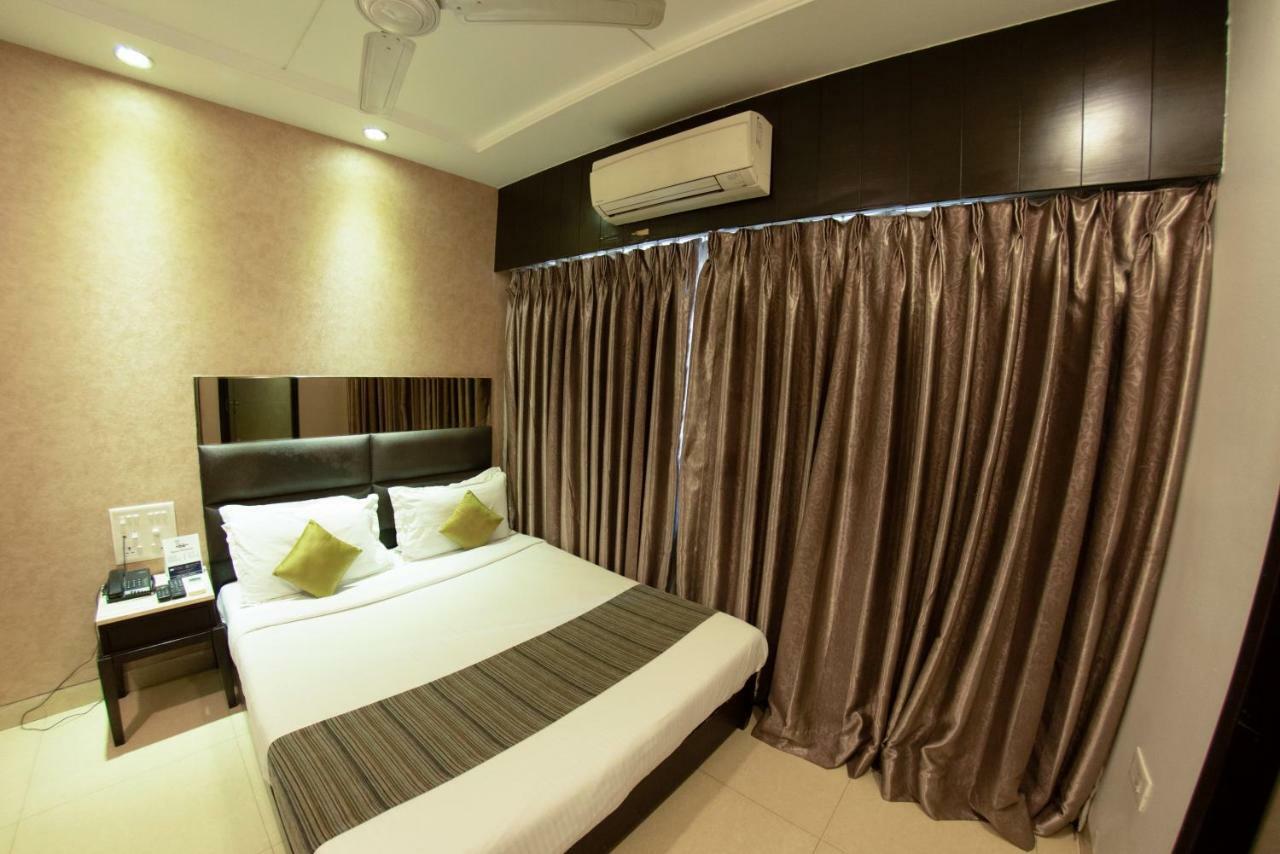 Hotel Manama Mumbai  Buitenkant foto