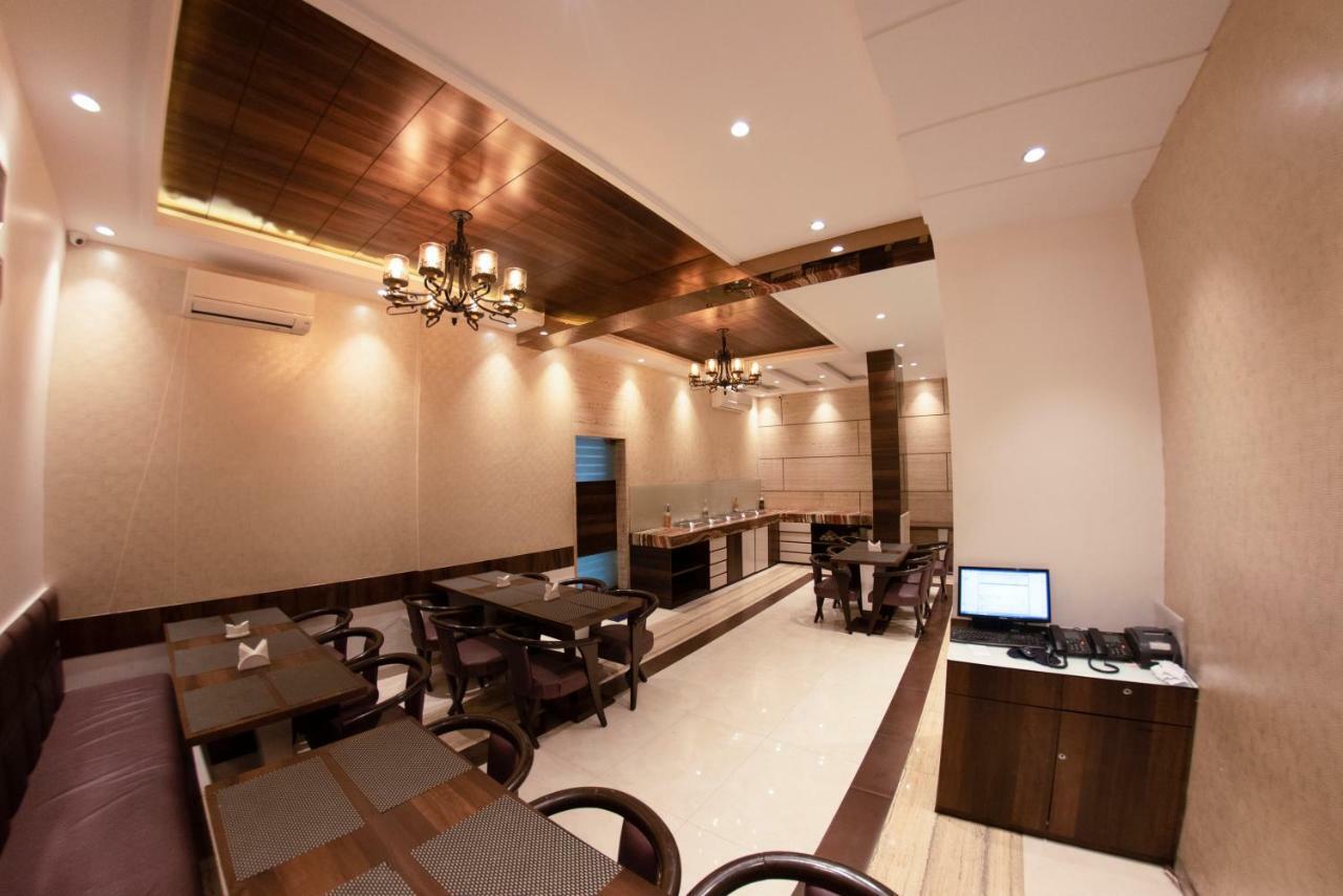 Hotel Manama Mumbai  Buitenkant foto