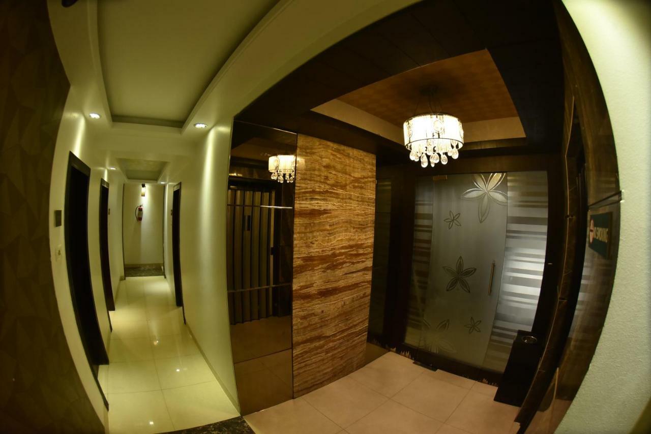 Hotel Manama Mumbai  Buitenkant foto