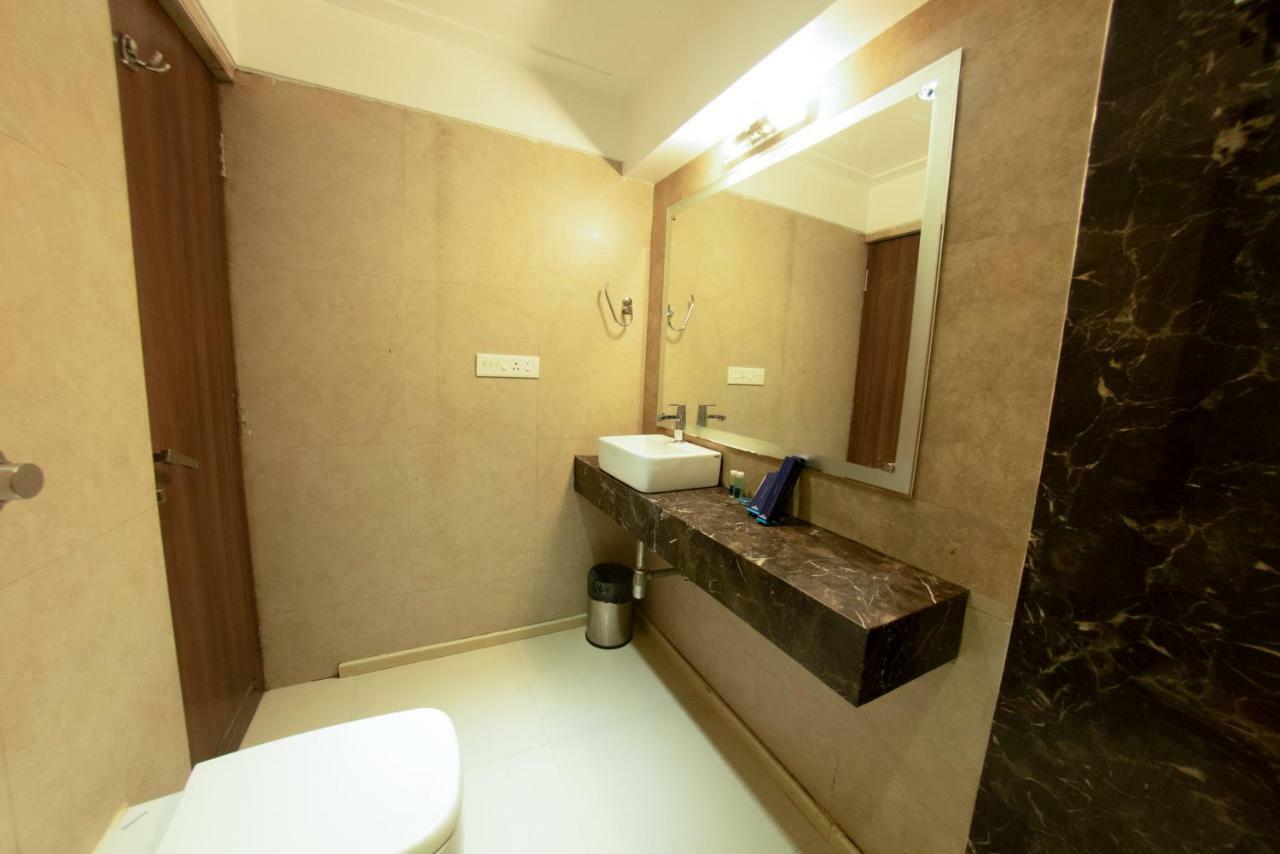 Hotel Manama Mumbai  Buitenkant foto