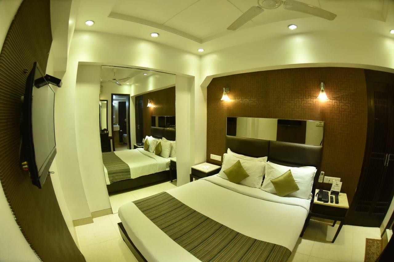 Hotel Manama Mumbai  Buitenkant foto