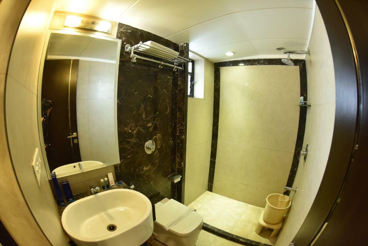 Hotel Manama Mumbai  Buitenkant foto
